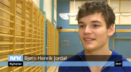 Bjørn Henrik Jordal blir intervjuet av NRK Møre og Romsdal.